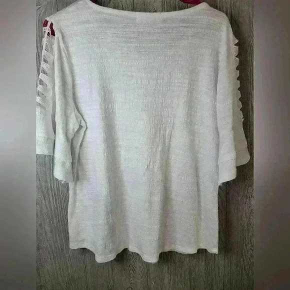 89th & Maddison white size large blouse. RAYON, POLY SPANDEX BLEND. - Picture 6 of 6